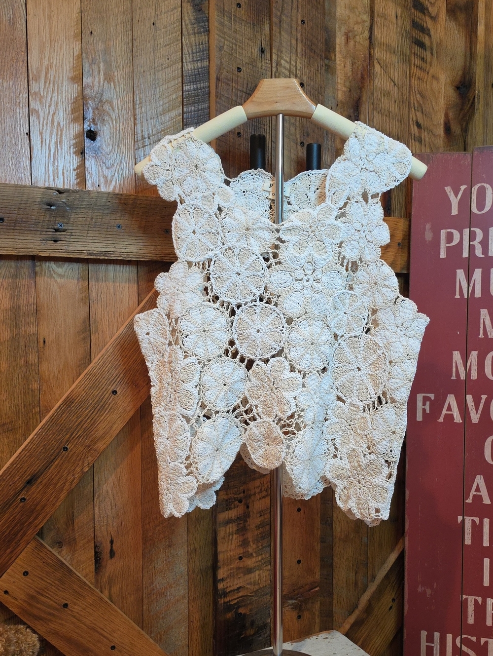 095p POL Ivory Crochet Floral Tank Top